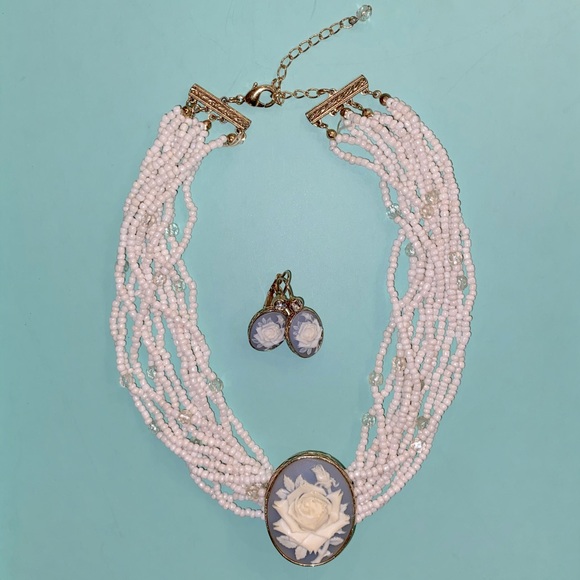 Vintage Cameo Jewelry Set - Picture 2 of 7